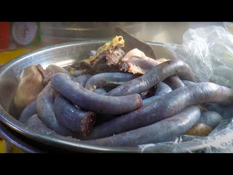 Видео: Кровяная колбаса (пломбир) и свиные ножки (джокбал) / корейская уличная еда