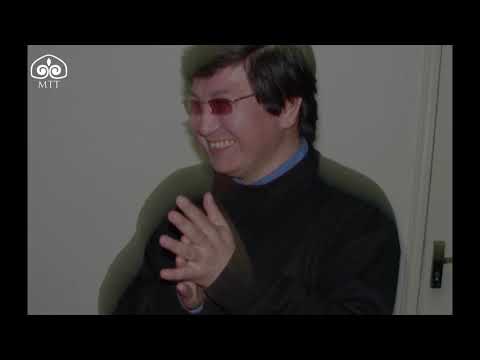 Видео: "Өмүр менен өлүмдүн "жарк" дей  түшкөн учкундары" / Эрнис Асек уулун эскерүү