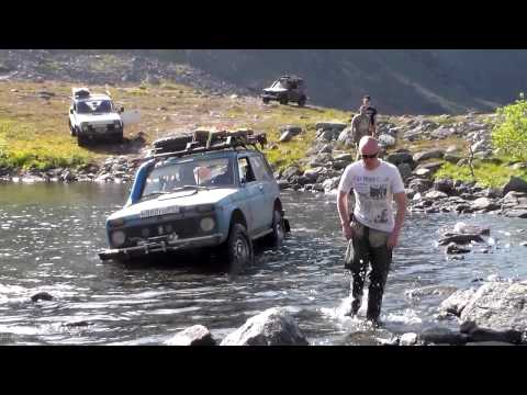 Видео: Дорога через Умбозерский перевал (Хибины) на Ниве