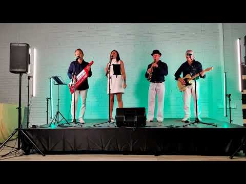 Видео: ВИА «Дорогие друзья» и финалист «Голос 60+» Николай Гусев исполнили кавер версии советских хитов