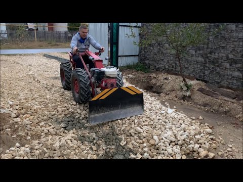Видео: Бульдозер из мотоблока МТЗ. Гребем щебенку.