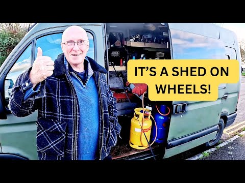 Видео: Жизнь в сарае на колёсах | Пенсия в Великобритании: жизнь в фургоне | Экскурсия на Nissan Van