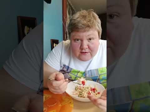 Видео: Камбала жареная и салатик для Ларисы Алексеевны