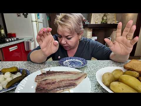 Видео: МУКБАНГ🍽 СЕЛЁДКА С КАРТОШКОЙ!НЕ ПОНИМАЮ НУ НЕ ОСУЖДАЮ MUKBANG🤣HERRING WITH POTATOES.I DON'T UNDERSTA