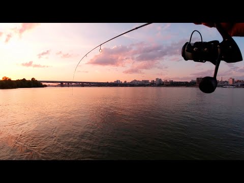 Видео: ЖЁСТКИЙ СУДАК НА ОБИ РВЁТ ЛЕСКУ! ЖЕСТЬ, СМОТРЕТЬ ДО КОНЦА!)) Мормышинг!