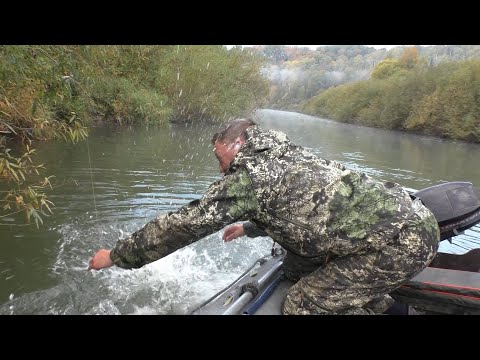 Видео: НА ЖИВЦА.Ловля щуки на таёжной речке с двумя ночёвками.