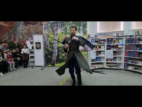 Видео: Фланкировка казака на празднике масленица в прощеное воскресенье.