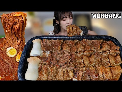 Видео: Сладкие свиные ребрышки 3.3KG острые бульонные нэнмён очень хорошо сочетаются с мукбангом 💕