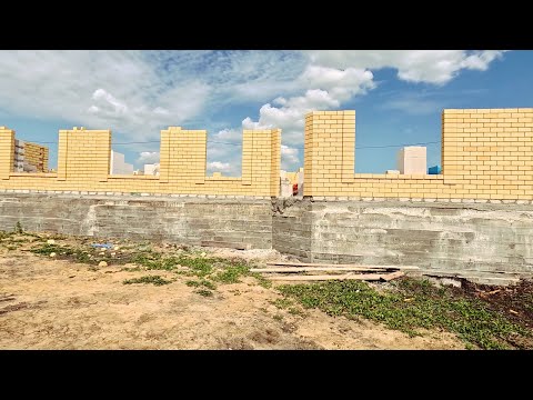 Видео: Воплощаем мечту заказчика в реальность. Строим одноэтажный дом из лицевого кирпича и газобетона.