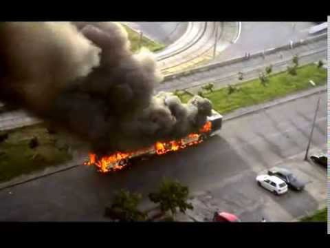 Видео: Горит Автобус на Троещине часть1