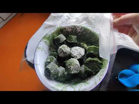 Видео: Простые радости деревни.Сначала боремся за урожай а затем боремся с урожаем.