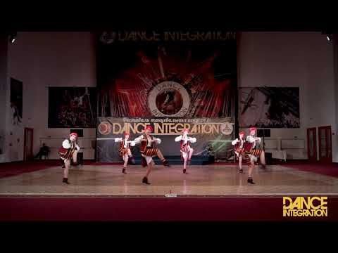 Видео: Dance Integration 2018  - 2001 - Гуцулка Искорки Емва