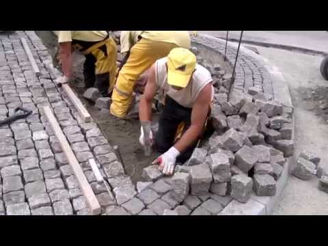 Видео: Укладка гранитной колотой брусчатки