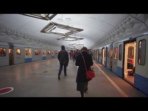 Видео: Russia, Moscow, metro ride from Серпуховска́я to Tульская