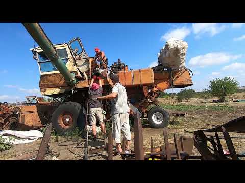 Видео: Дозбируємо двигун СМД-18. Що вилізло після чергового запуска . Комбайн Нива СК-5