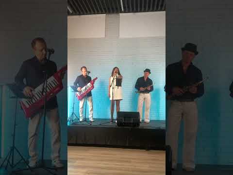 Видео: ВИА "Дорогие друзья" и Николай Гусев исполнили кавер-версии советских хитов. Фрагмент 2