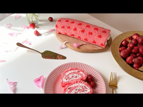 Видео: Розовый ягодный рулет с сердечками на День Святого Валентина ❤️