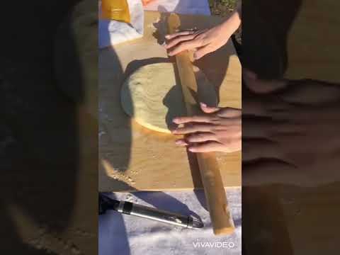 Видео: Ландыш Нигьмәтҗанова урамда учакта кабартма пешерә😊