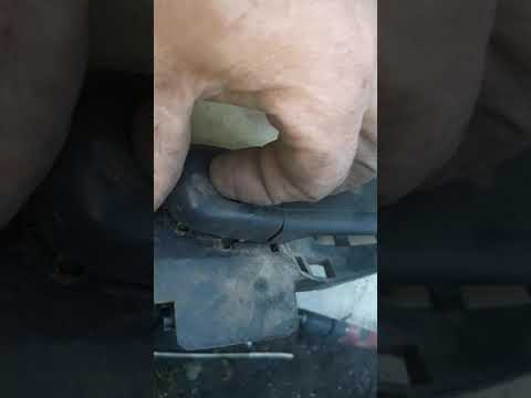 Видео: Как снять ручку двери Citroen C2