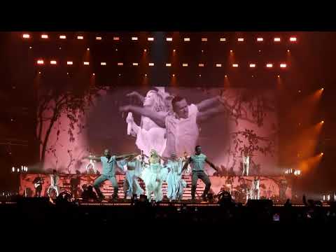 Видео: Полина Гагарина - 08 Солнце взойдет (Санкт-Петербург 08.03.2024)