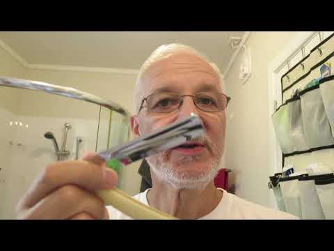 Видео: Бритьё 14-ти дневной щетины опасной бритвой 14 days hairs straight razor shaving