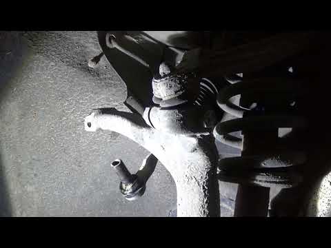 Видео: Audi A4 B7 Замена пыльников рулевых наконечников.