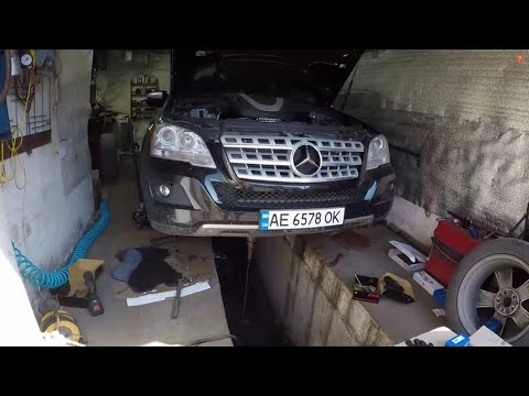 Видео: Замена втулок и тяжек(косточек) стабилизатора.Мерседес ML 350.164.