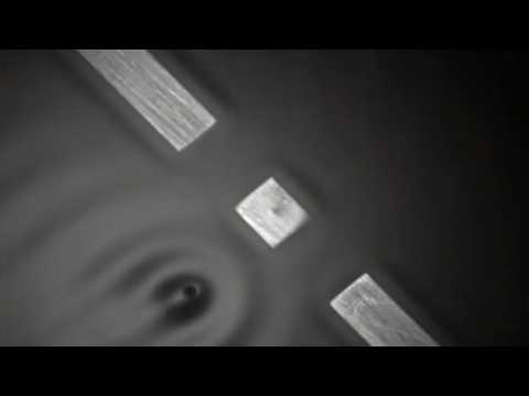Видео: Откуда электрон знает, что за ним следят? Может у него сознание есть?