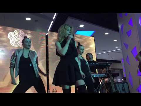 Видео: Юлианна Караулова - Я попала в сети (Live @ ТРЦ "Весна", Москва, 25.11.2016)