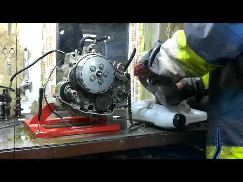 Видео: Сборка мотора Suzuki Djebel 250