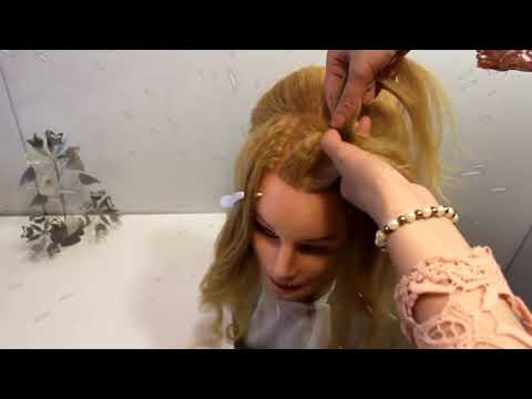 Видео: Вечерняя прическа пучок Свадебная прическа на средние волосы гофре и косы