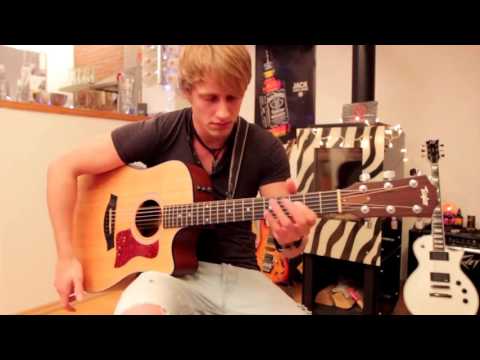 Видео: Парень просто мочит гитару