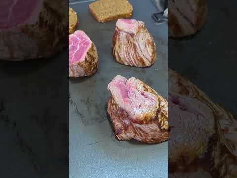 Видео: Как приготовить лучший филе миньон 3 часть.  #delicious #еда #стейк #bbq #вкусно #cooking