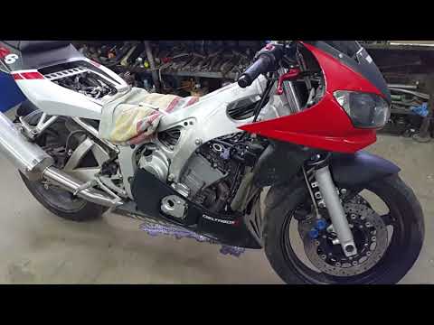 Видео: YAMAHA R 6 2001 г. устала. В чём причина. .....
