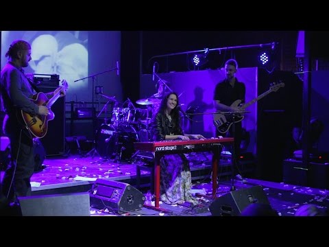Видео: Мария Чайковская - Люблю | Bazilik Live