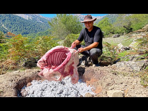Видео: САМЫЙ СОЧНЫЙ РЕЦЕПТ! БАРАНИНА С ОВОЩАМИ ПОД ГОРЯЧИМИ УГЛЯМИ