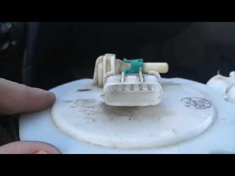 Видео: Что нужно знать при снятии топливного насоса на Nissan Sunny, ad, almera, wingroad при замене