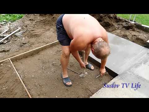 Видео: Выравнивание участка возле дома  Заливаю бетонную стяжку.