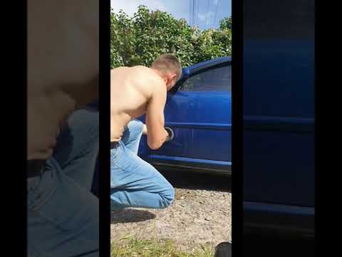Видео: Как убрать вмятину на авто