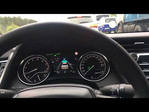 Видео: Как работает система активного круиз контроля на Тойота Камри V70 2018