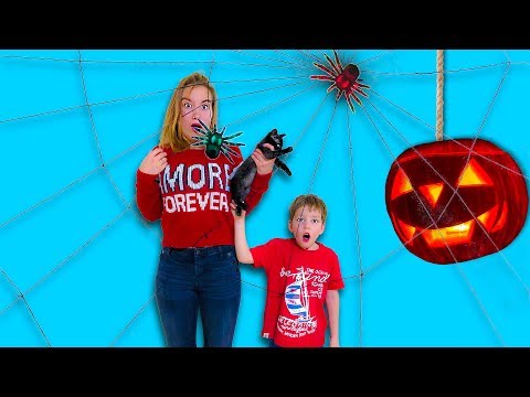 Видео: ХЭЛЛОУИН Светы и Богдана - НАПУГАЛИ маму!