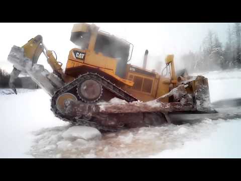 Видео: "бульдозер против воды"