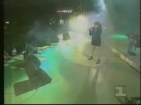 Видео: Алла Пугачева - Осенний поцелуй (Юрмала, 1993, Live)