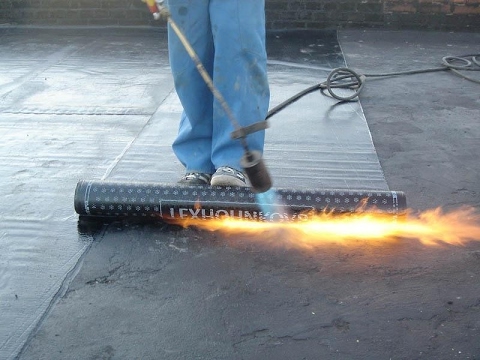 Видео: Кровля серии дома П - 44 Т. Она есть или ее нет?