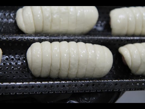 Видео: Гениальный способ формовки  сосисок  в тесте