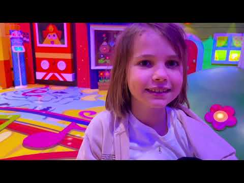 Видео: Нас поселили в самый маленький 5местный домик в мире