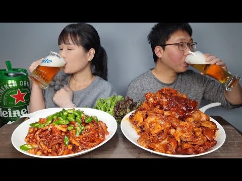 Видео: Острые свиные ножки 🍖 Мукбанг с жареным сыром пивом для мужа