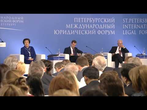 Видео: "Пленарное заседание «Правовая политика в 21 веке: новые вызовы права в глобальном мире»