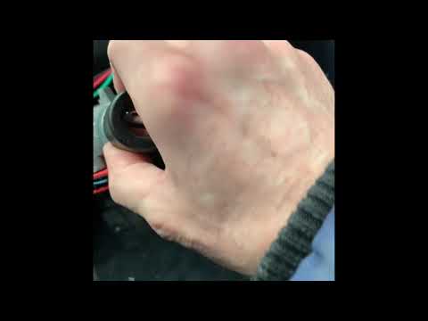 Видео: WV T4 замена личинок замков и замка зажигания