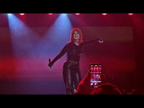 Видео: Юлия Савичева - Привет (Lidbeer 2025, 13.09.2025)